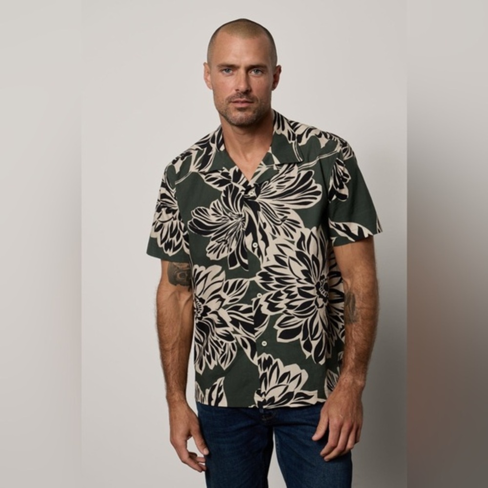 Velvet by Graham & Spencer Green Printed Button-Up Short Sleeve Shirt Button up